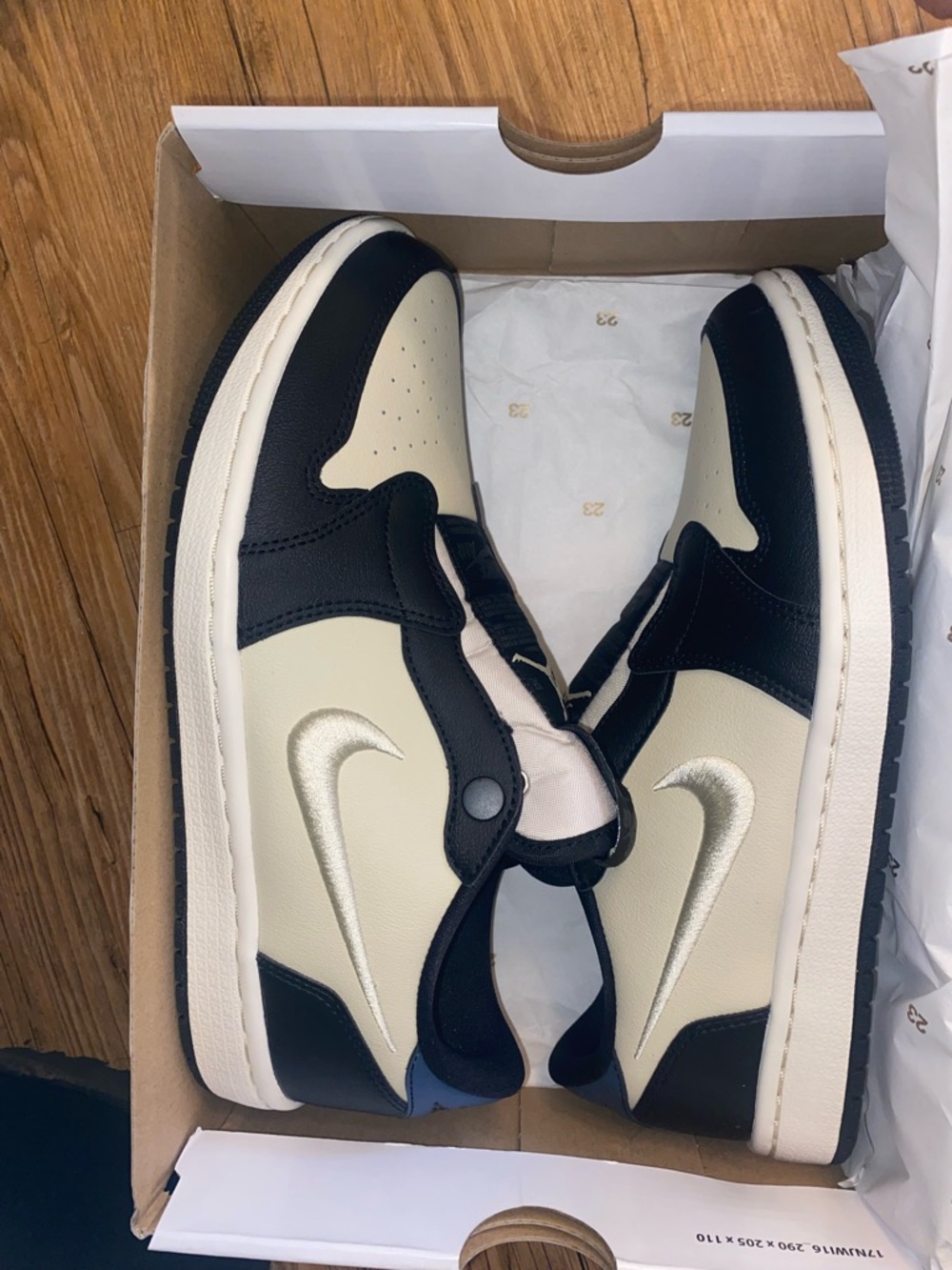 Nike Men’s Black and Cream Low-Top Sneakers with Metallic Swoosh
